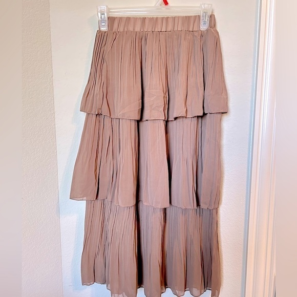 Elegant Tan Midi Skirt - Picture 1 of 5